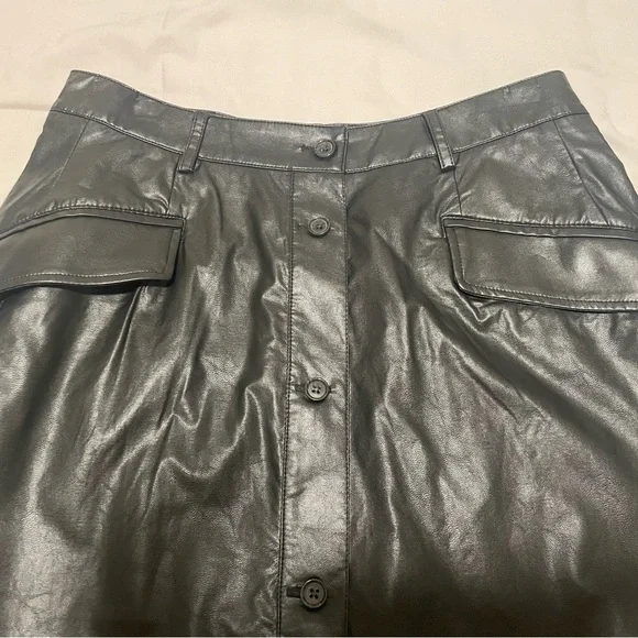 NWT Banana Republic Vegan Leather Midi Skirt with Buttons Black Size 6 - Picture 3 of 8